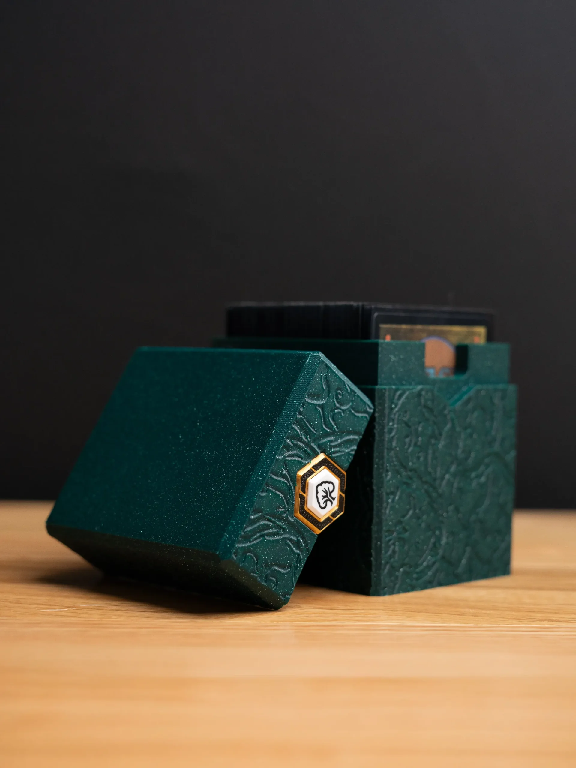 Deck Box Premium MTG "Maná Bosque" con Textura 3D - Imagen 2
